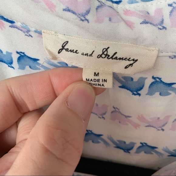Jane and Delancey Dove Print Button-Up Shirt Sz M - Picture 8 of 8